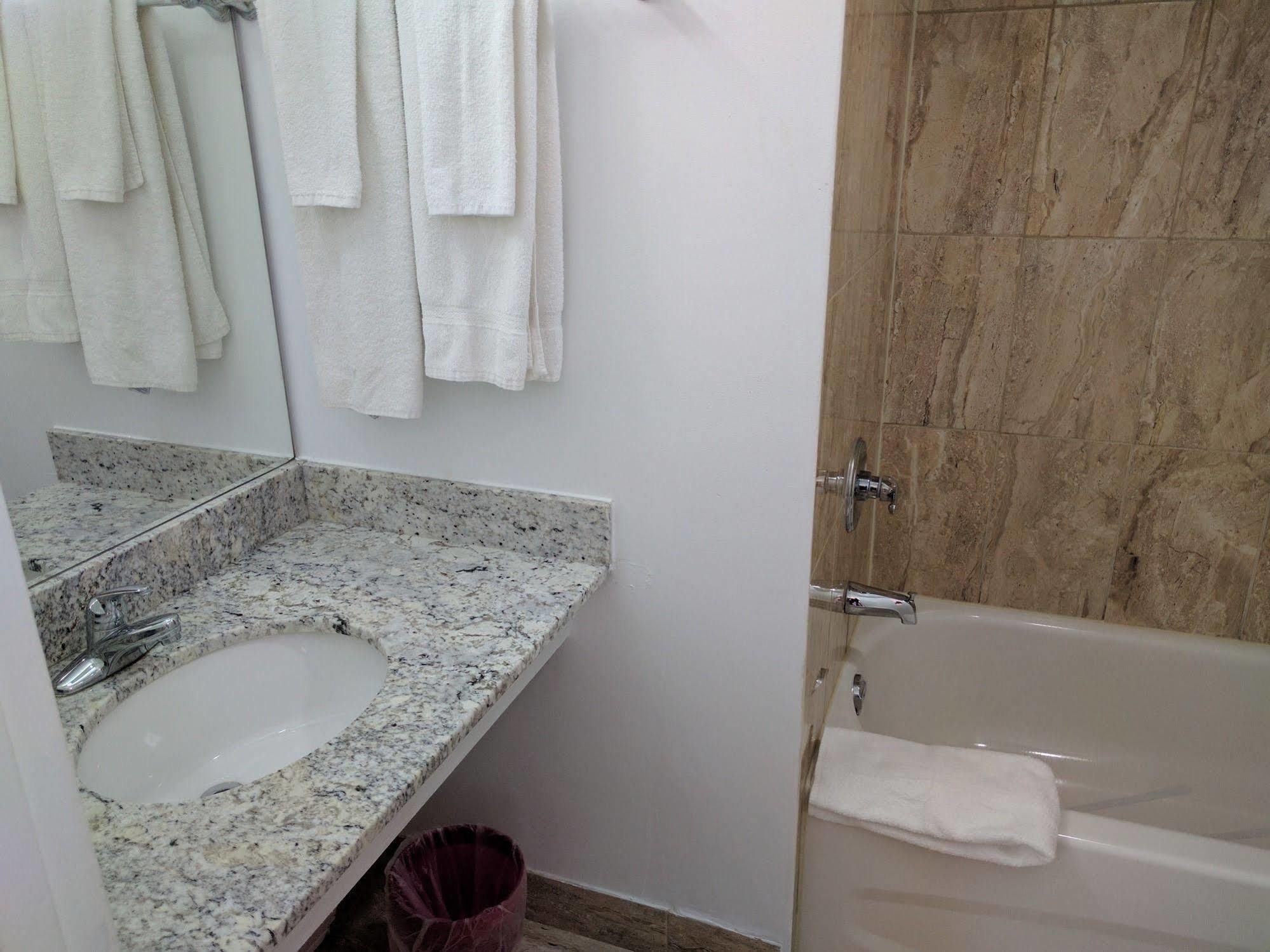 نورث بي Franklin Motel, Tent & Trailer Park المظهر الخارجي الصورة