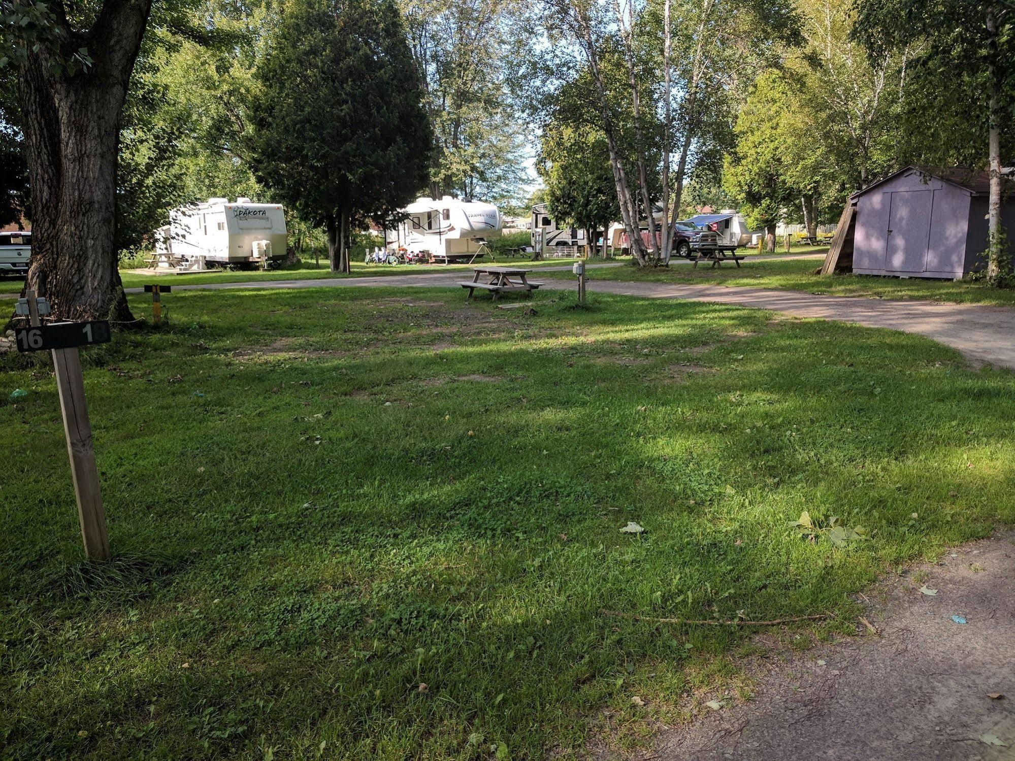 نورث بي Franklin Motel, Tent & Trailer Park المظهر الخارجي الصورة